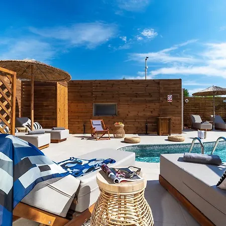 Oasis Hotel 2*